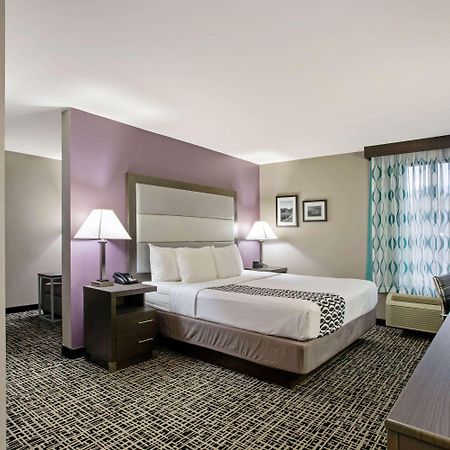 La Quinta Inn By Wyndham Radford Exterior photo