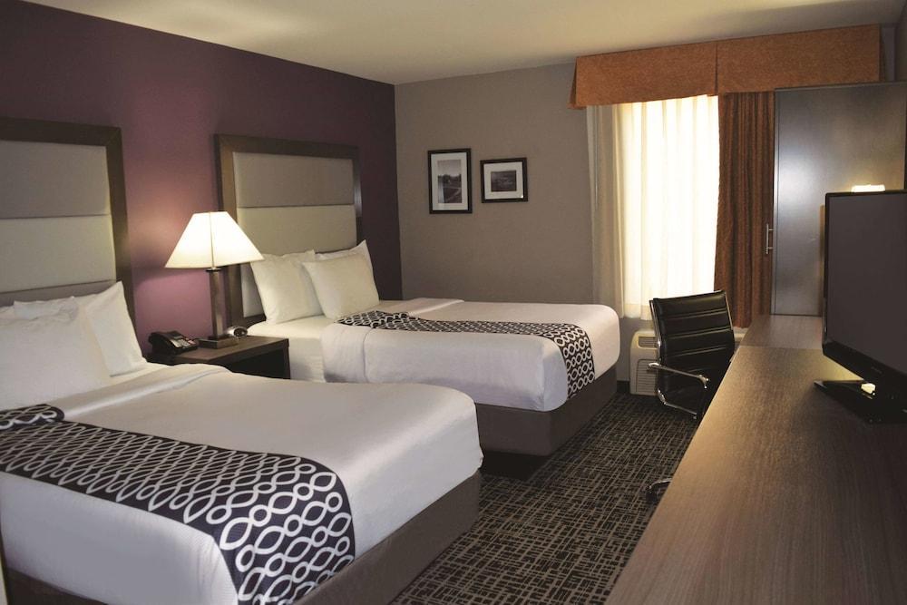 La Quinta Inn By Wyndham Radford Exterior photo