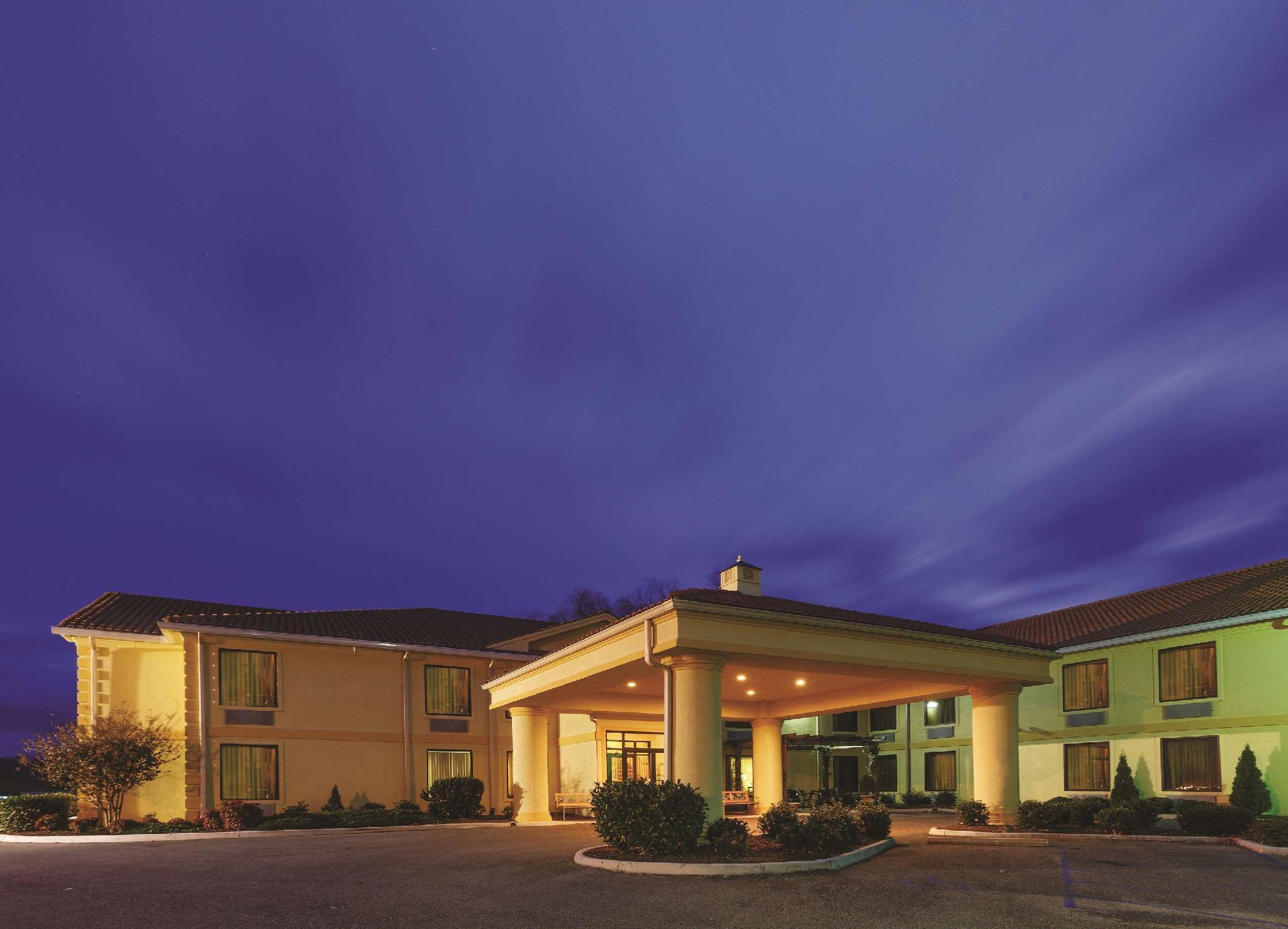 La Quinta Inn By Wyndham Radford Exterior photo