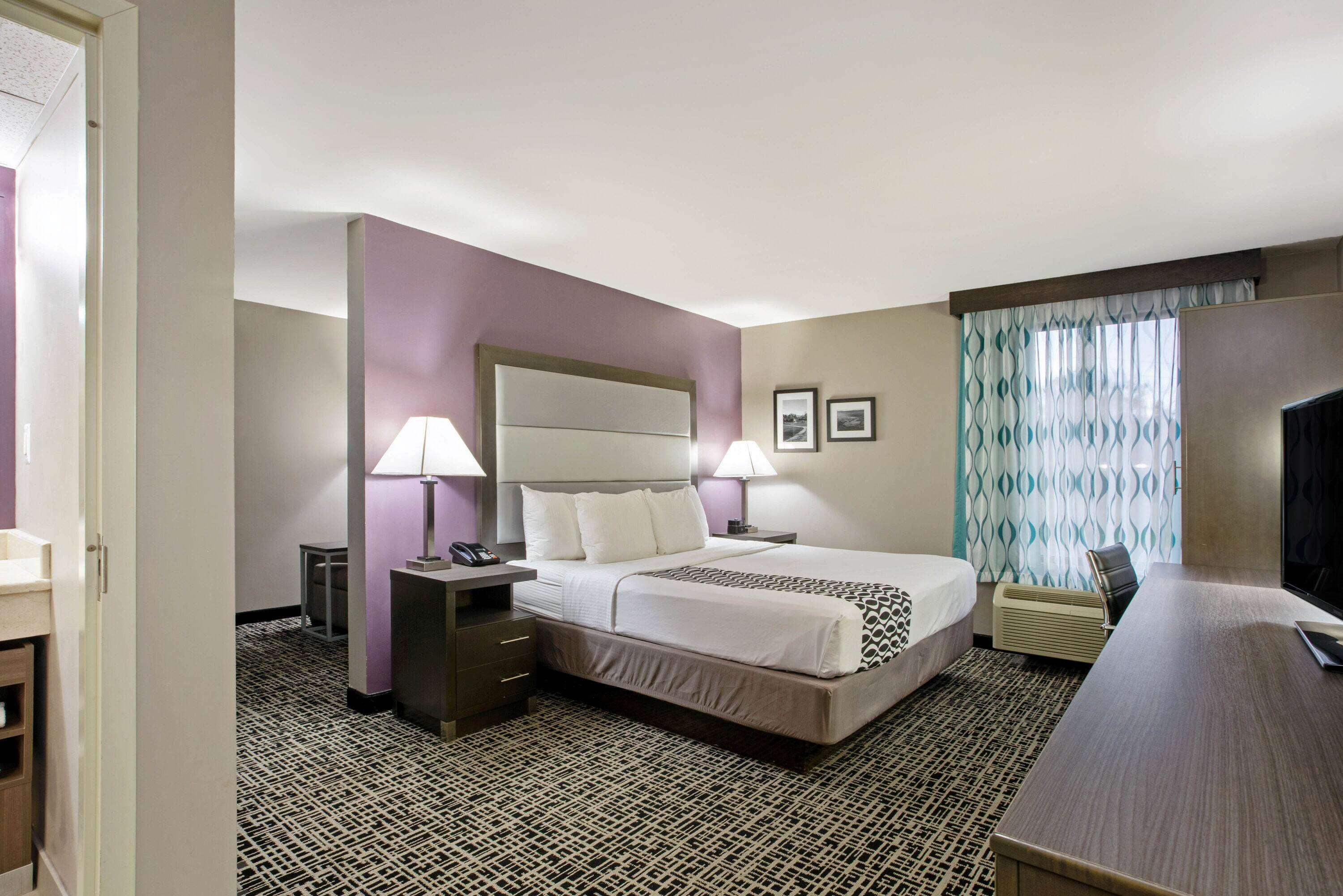 La Quinta Inn By Wyndham Radford Exterior photo
